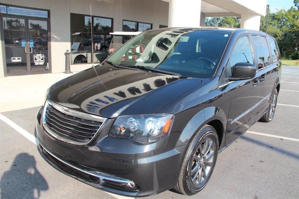 Thumbnail image of 2014 Chrysler Town and Country at Langley Automotive LLC