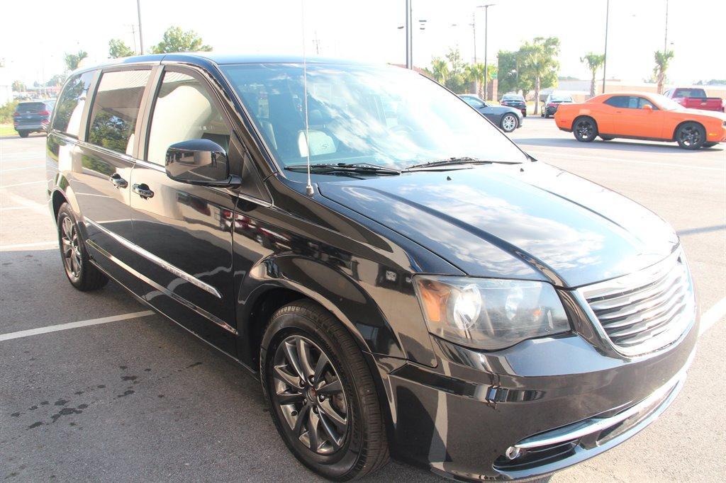 Thumbnail image of 2014 Chrysler Town and Country at Langley Automotive LLC