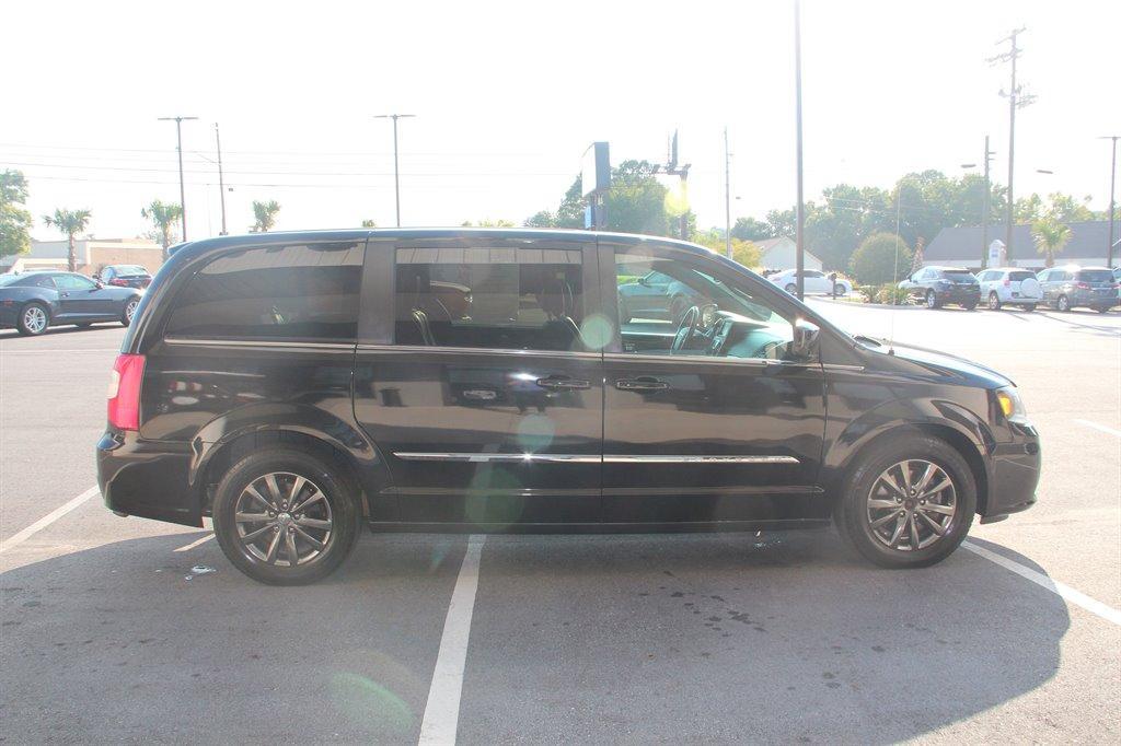 Thumbnail image of 2014 Chrysler Town and Country at Langley Automotive LLC