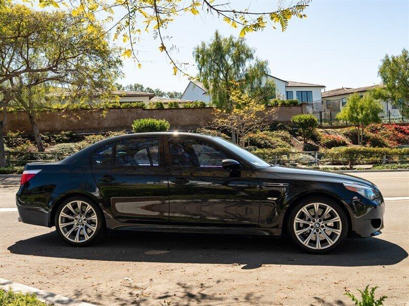 Thumbnail image of 2007 BMW M5 at PARADISE Automotive Group INC.