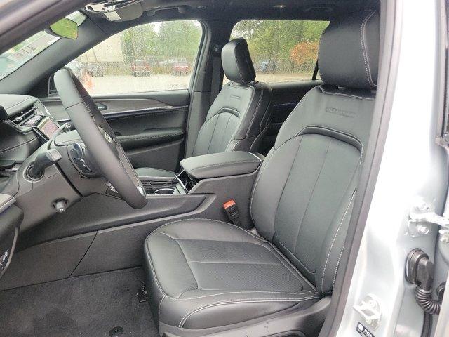 Thumbnail image of 2025 Jeep Grand Cherokee L at CDJR Norristown - Used