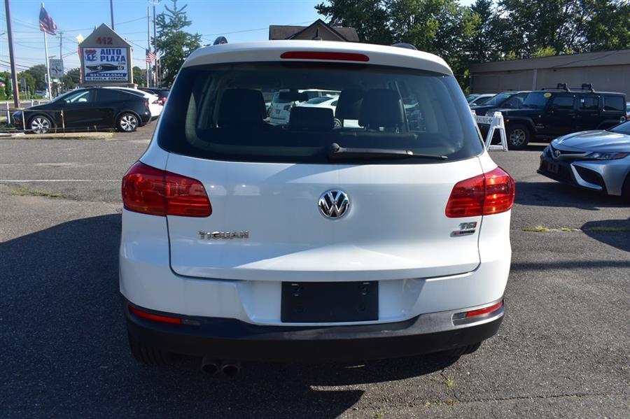 Thumbnail image of 2016 Volkswagen Tiguan at 112 Auto Plaza