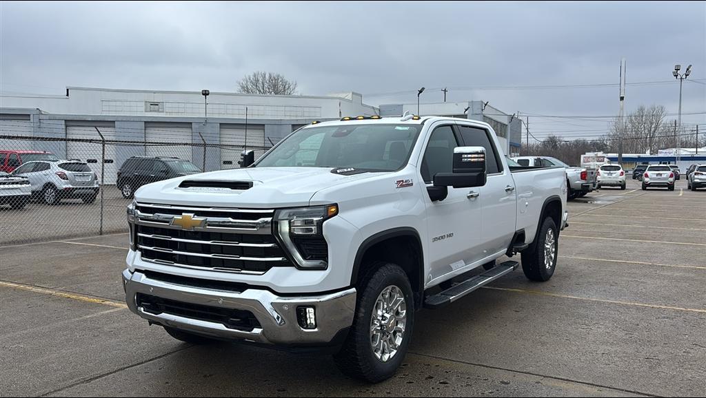 Thumbnail image of 2025 Chevrolet Silverado 3500HD at Applegate Chevrolet