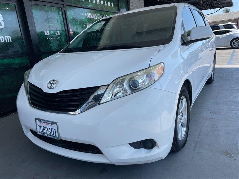 Thumbnail image of 2014 Toyota Sienna at B & J Car Company