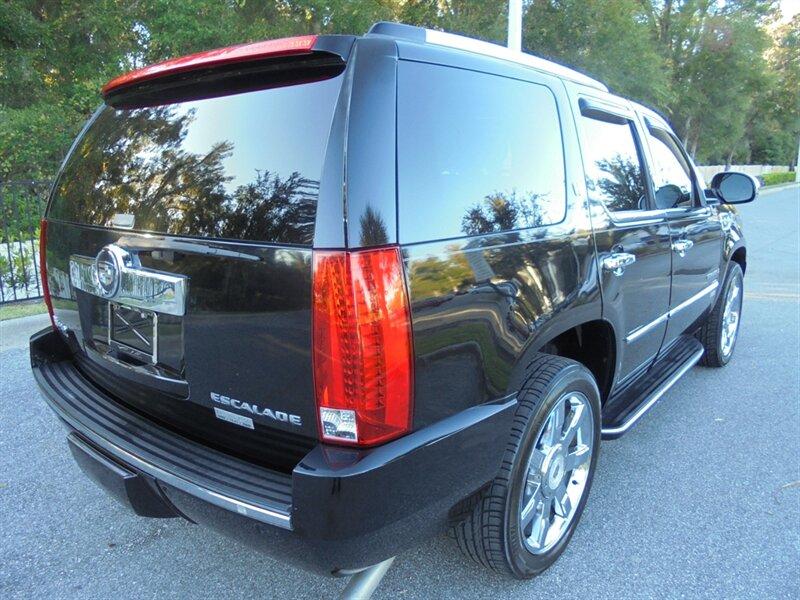 Thumbnail image of 2009 Cadillac Escalade Hybrid at VARIETY AUTO GROUP, LLC