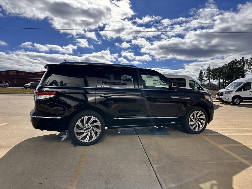 Thumbnail image of 2023 Lincoln Navigator at James Hodge Ford Inc.