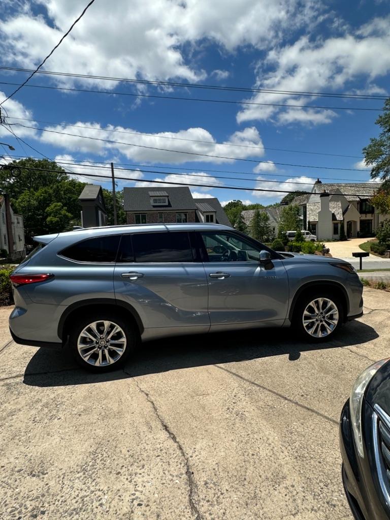 Thumbnail image of 2021 Toyota Highlander Hybrid at Newcomb's Auto Showcase LLC