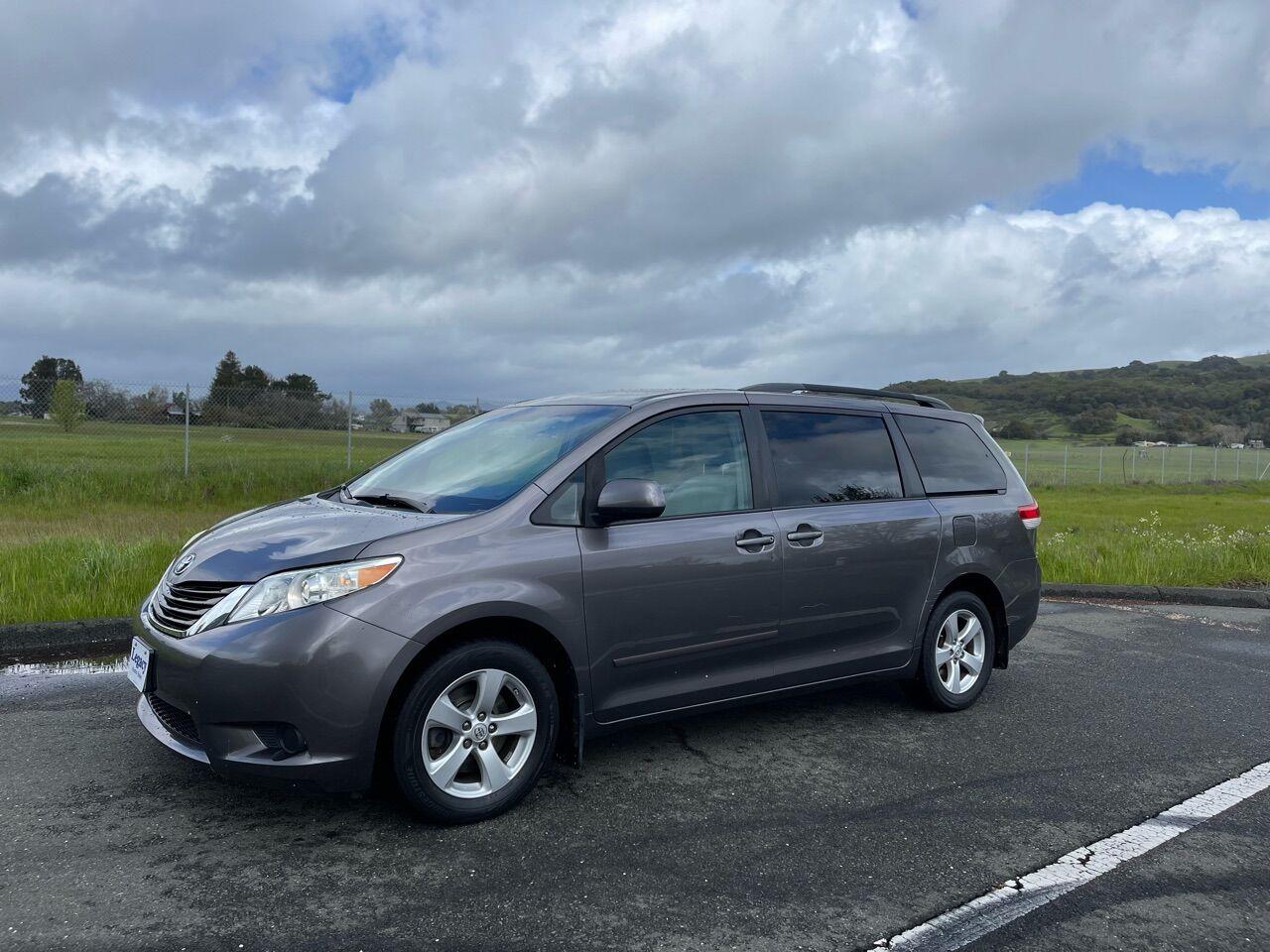 Thumbnail image of 2011 Toyota Sienna at Legacy Auto Sales