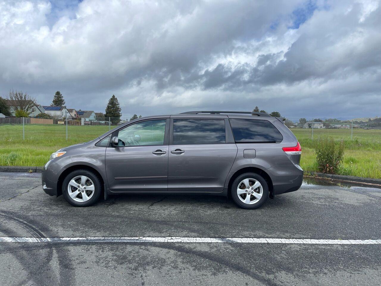 Thumbnail image of 2011 Toyota Sienna at Legacy Auto Sales