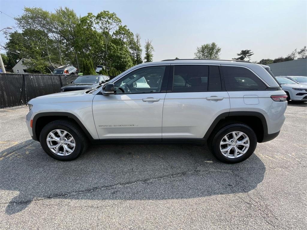 Thumbnail image of 2022 Jeep Grand Cherokee at Huntington Jeep Chrysler