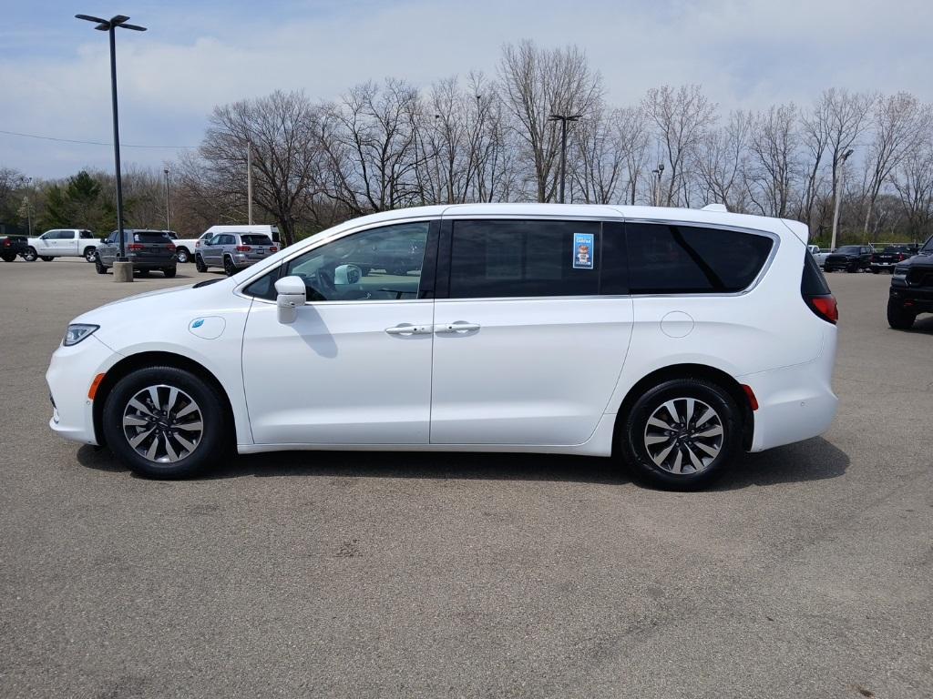 Thumbnail image of 2022 Chrysler Pacifica Hybrid at Wetzel Chrysler Jeep Dodge Ram