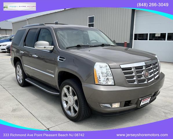 Thumbnail image of 2014 Cadillac Escalade at Island Motor Leasing Llc