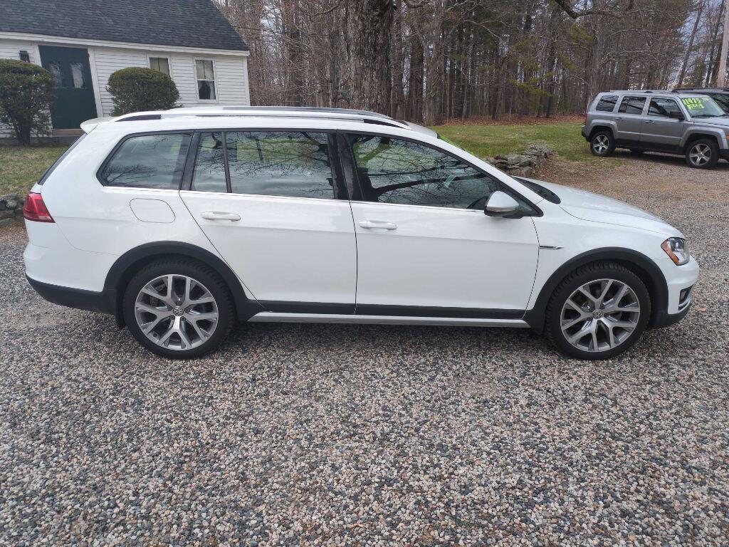 Thumbnail image of 2017 Volkswagen Golf Alltrack at The Auto Barn