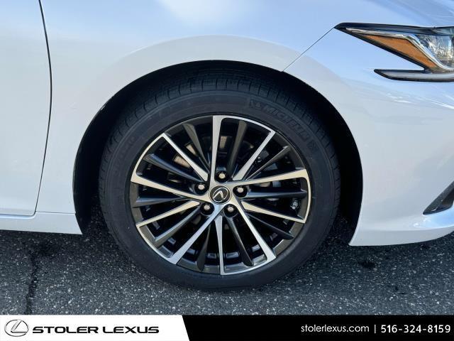 Thumbnail image of 2022 Lexus ES 300h at Stoler Lexus