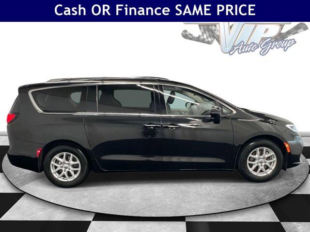 Thumbnail image of 2021 Chrysler Pacifica at Westbury Chrysler Jeep Dodge RAM