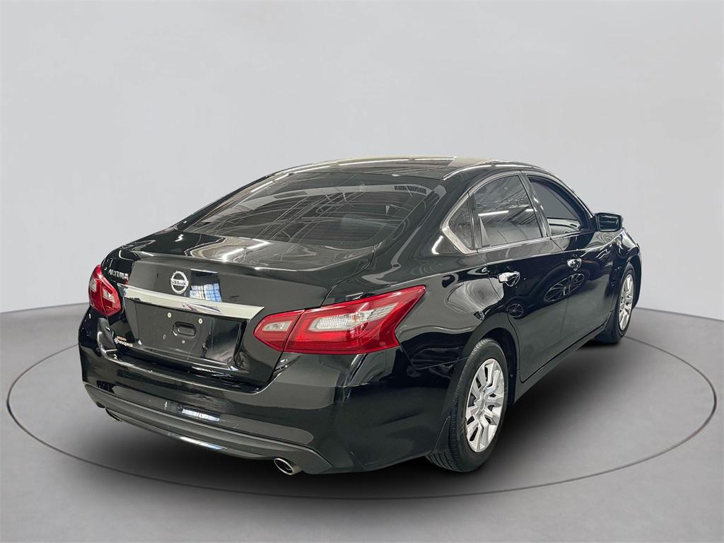 Thumbnail image of 2018 Nissan Altima at Empire Cadillac of Long Island City