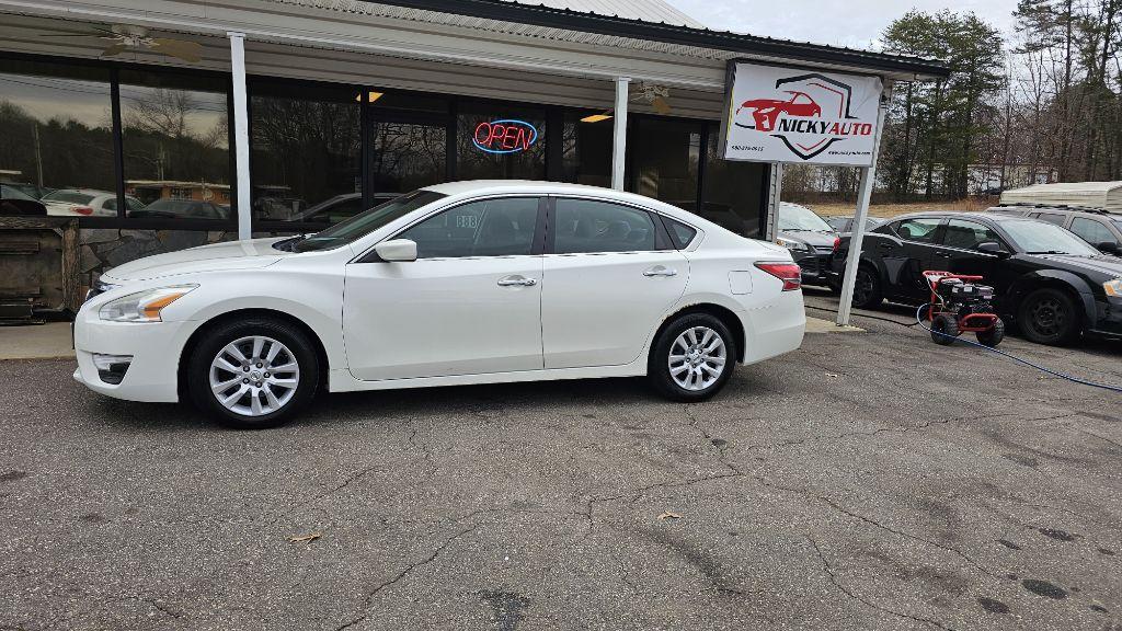 Thumbnail image of 2014 Nissan Altima at NICKY AUTO LLC