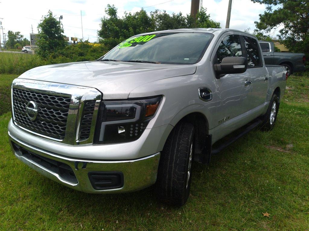 Thumbnail image of 2017 Nissan Titan at Liberty Auto Sales 1
