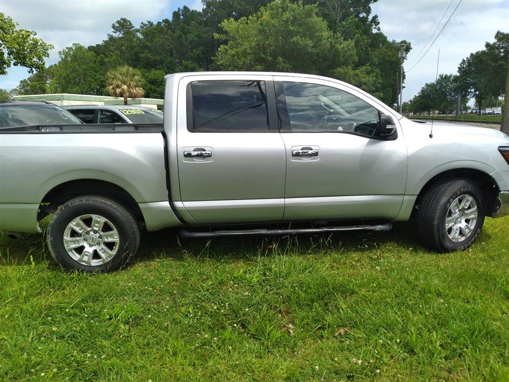 Thumbnail image of 2017 Nissan Titan at Liberty Auto Sales 1