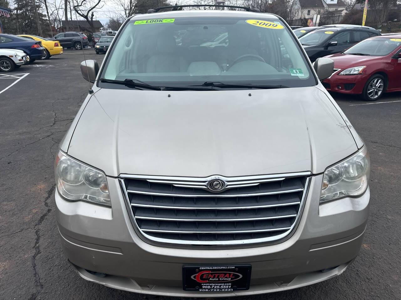 Thumbnail image of 2009 Chrysler Town and Country at Central Auto Group