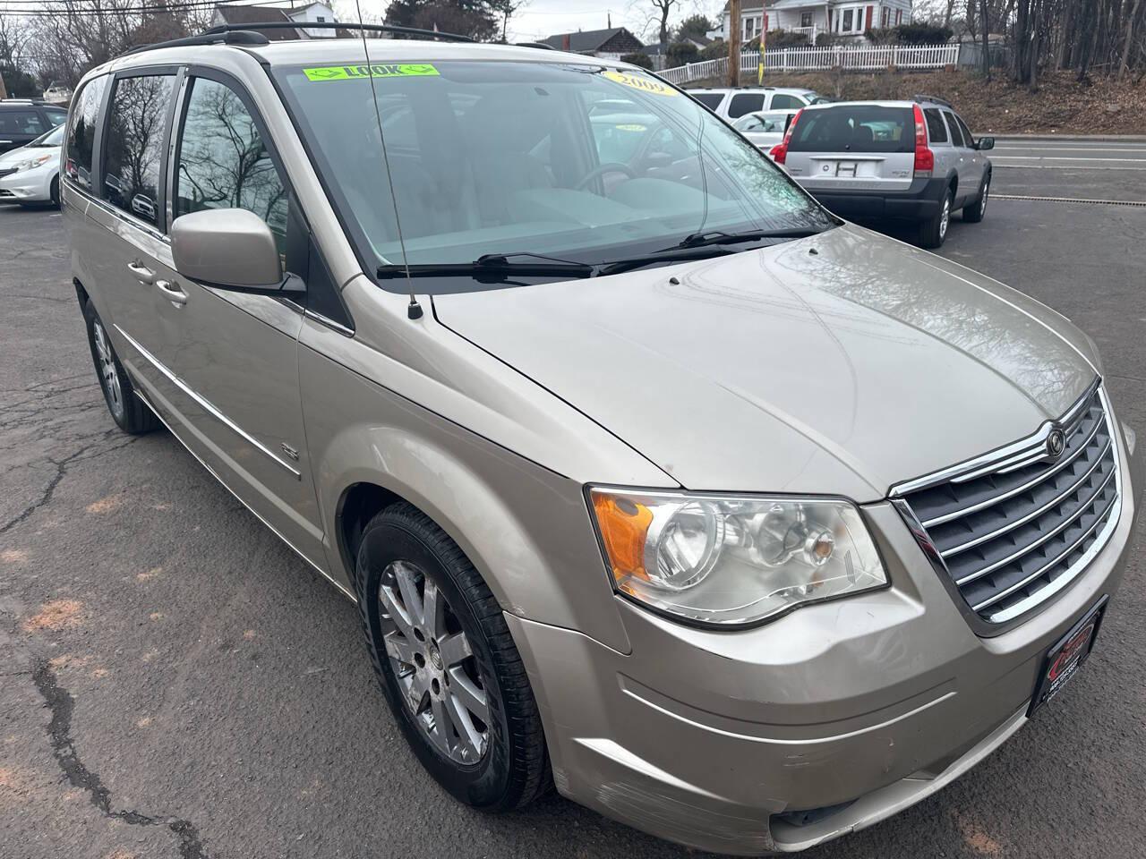 Thumbnail image of 2009 Chrysler Town and Country at Central Auto Group