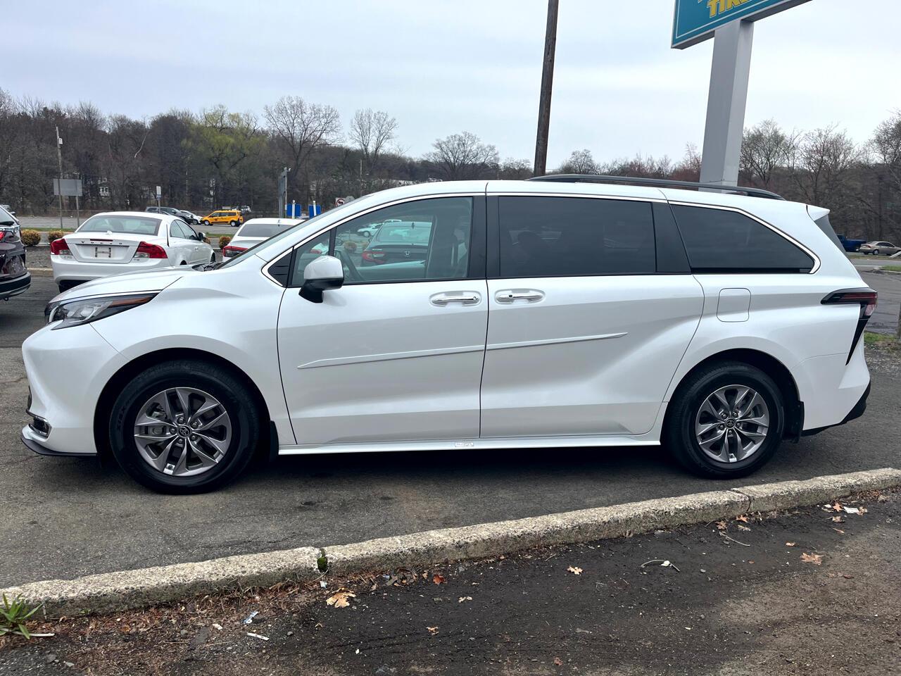 Thumbnail image of 2023 Toyota Sienna at Rockland Motors