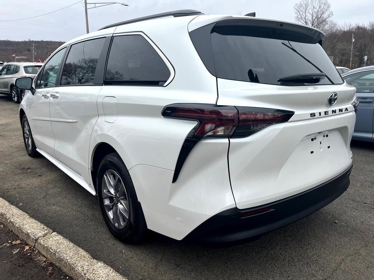 Thumbnail image of 2023 Toyota Sienna at Rockland Motors