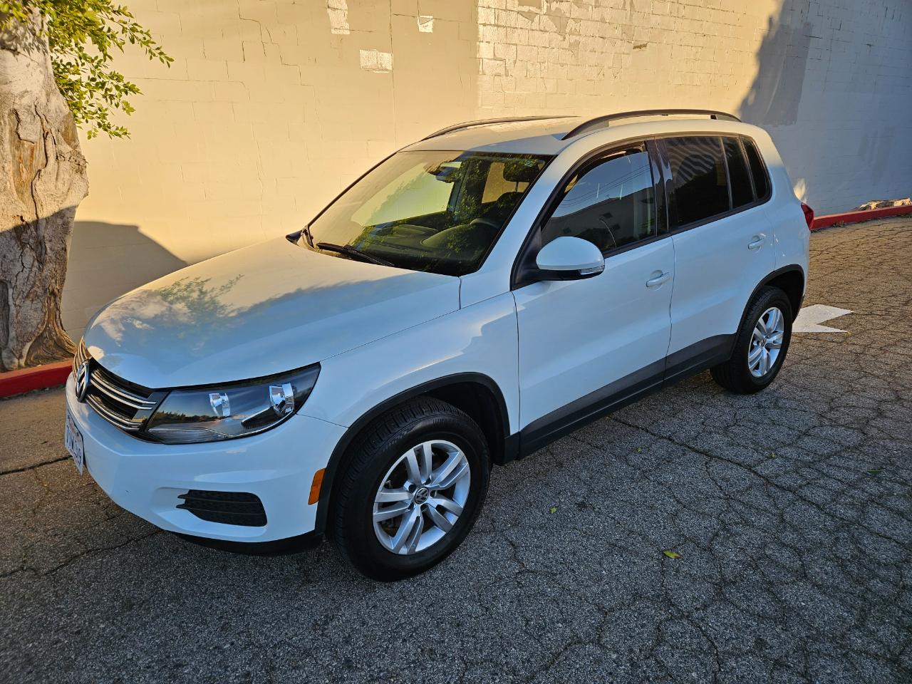 Thumbnail image of 2017 Volkswagen Tiguan at LA Fine Motors