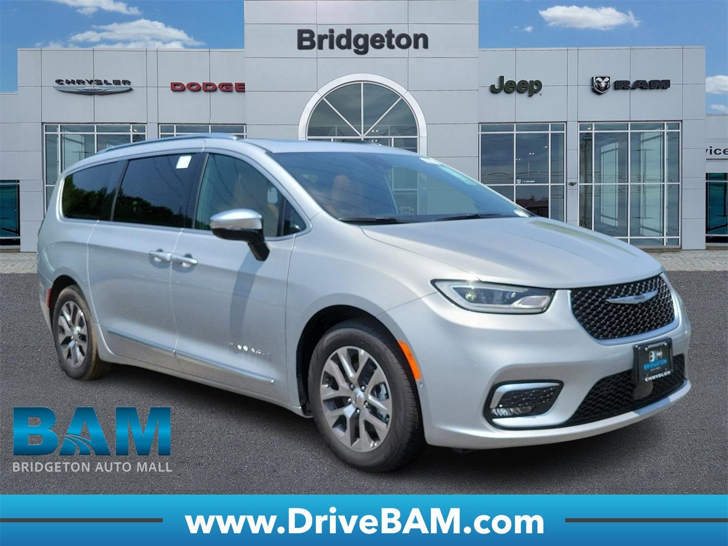 Thumbnail image of 2023 Chrysler Pacifica Plug-In Hybrid at Bridgeton Auto Mall