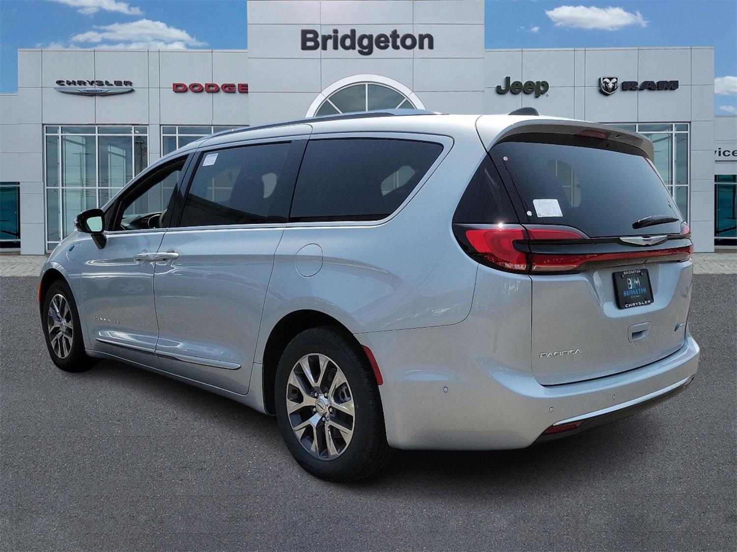 Thumbnail image of 2023 Chrysler Pacifica Plug-In Hybrid at Bridgeton Auto Mall