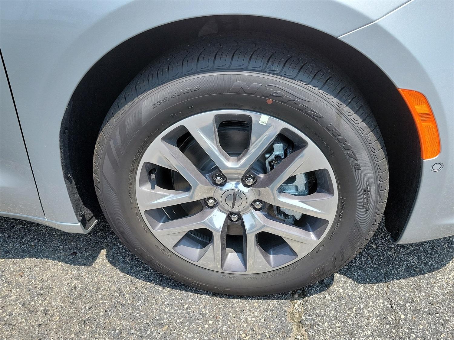 Thumbnail image of 2023 Chrysler Pacifica Plug-In Hybrid at Bridgeton Auto Mall