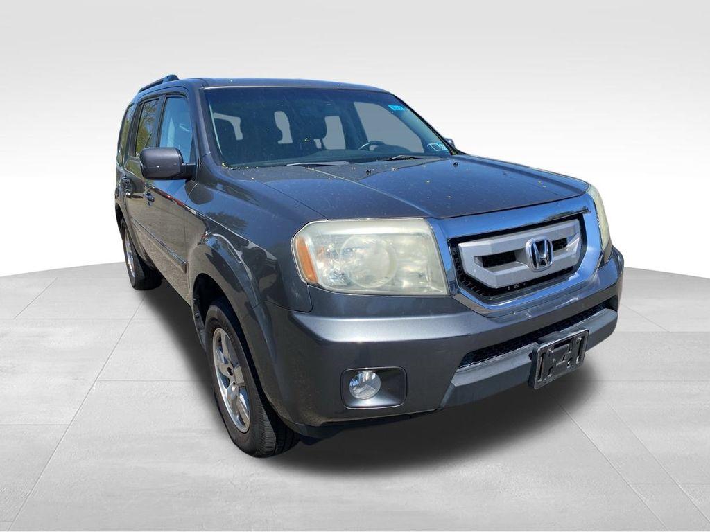 Thumbnail image of 2011 Honda Pilot at Newins Bay Shore Ford