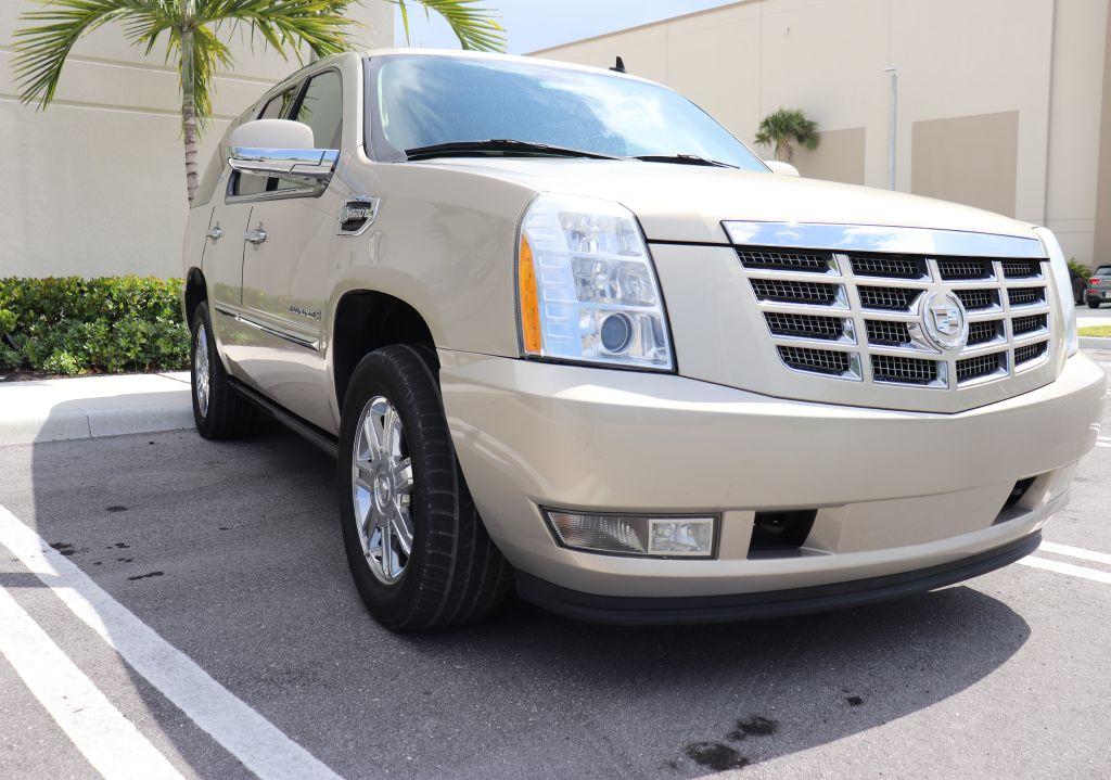 Thumbnail image of 2009 Cadillac Escalade Hybrid at KEEN AUTO MALL LLC