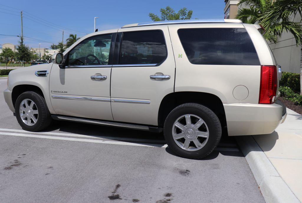 Thumbnail image of 2009 Cadillac Escalade Hybrid at KEEN AUTO MALL LLC