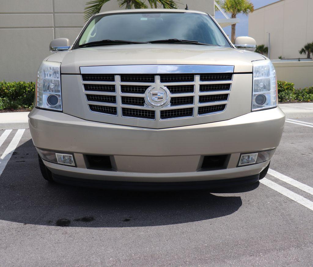 Thumbnail image of 2009 Cadillac Escalade Hybrid at KEEN AUTO MALL LLC