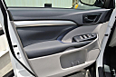 Thumbnail image of 2019 Toyota Highlander at Sunset Auto Sales & Classics