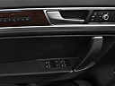 Thumbnail image of 2016 Volkswagen Touareg at Car Connection Superstore