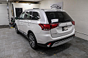 Thumbnail image of 2020 Mitsubishi Outlander at Trinity Motor Car Company