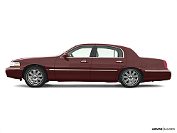 Thumbnail image of 2003 Lincoln Town Car at Auto Max