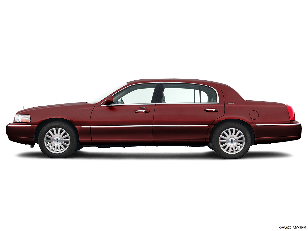 Image of 2004 Lincoln Town Car Signature 4dr Sedan