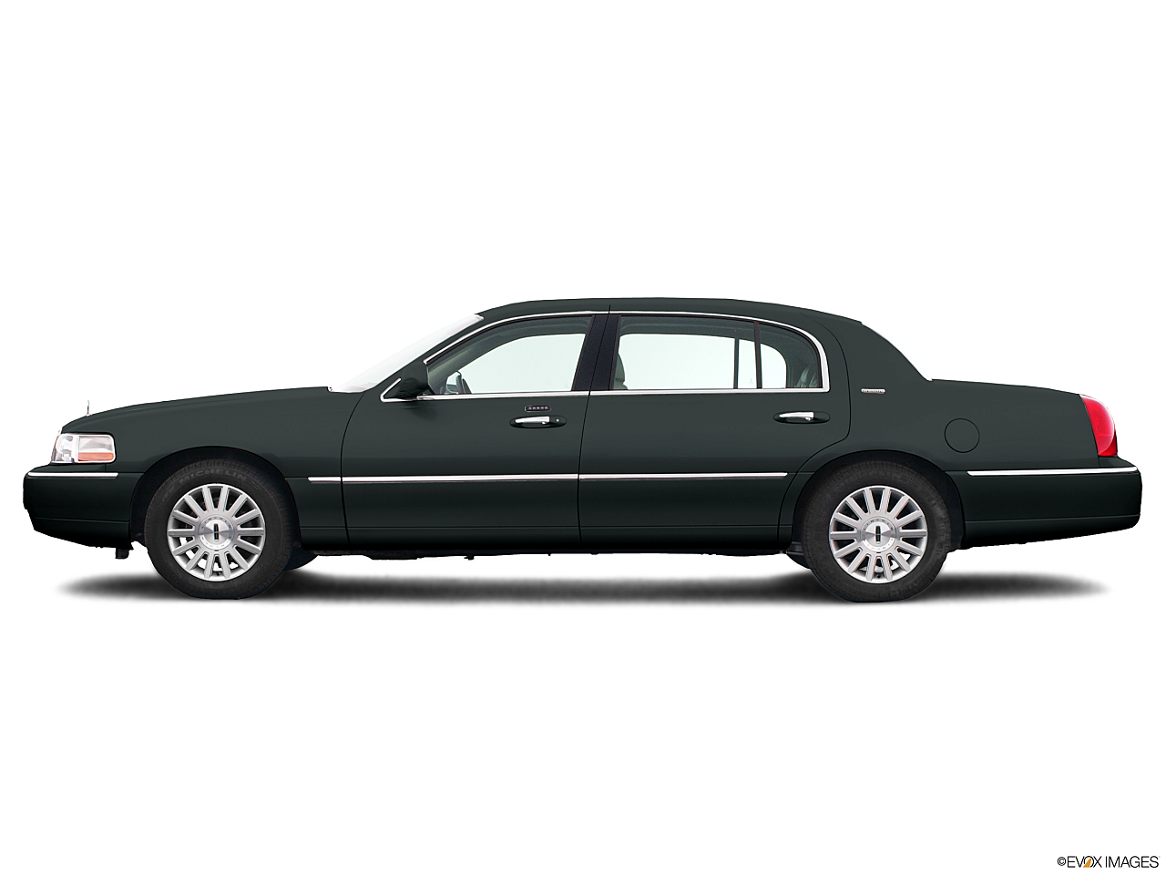Image of 2005 Lincoln Town Car Signature L 4dr Sedan