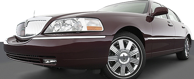 2003 Lincoln Town Car Signature at Auto Max