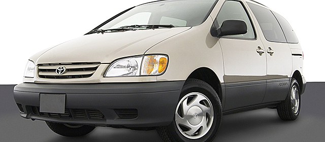 2003 Toyota Sienna at C&R Automotive