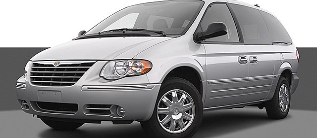 2005 Chrysler Town and Country Limited at Loveland Auto Brokers